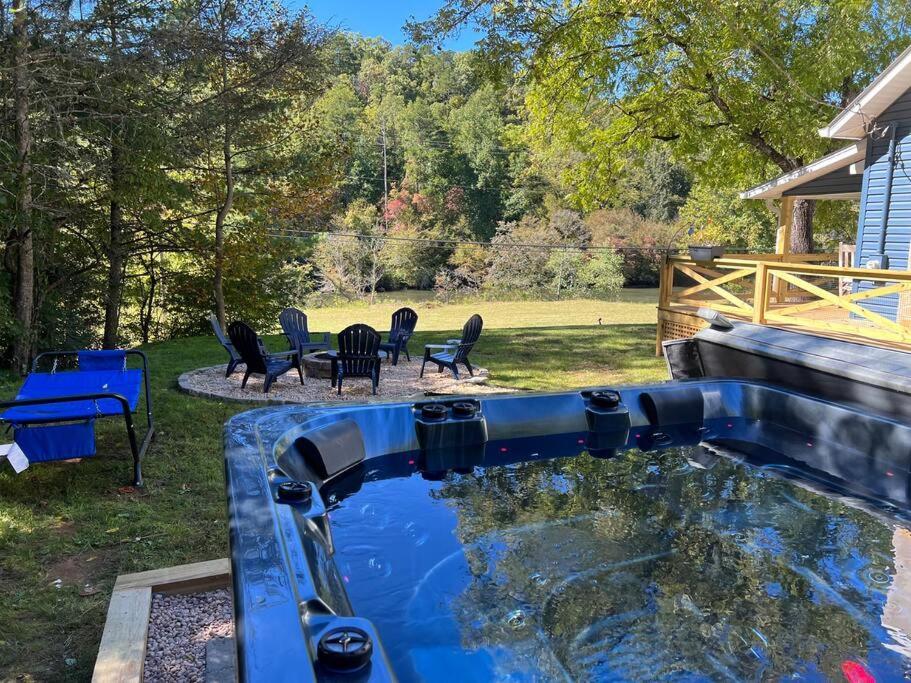 Riverside Relaxer W/Hot Tub+Fire Pit +Wifi & View Franklin Eksteriør bilde