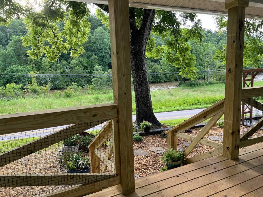 Riverside Relaxer W/Hot Tub+Fire Pit +Wifi & View Franklin Eksteriør bilde