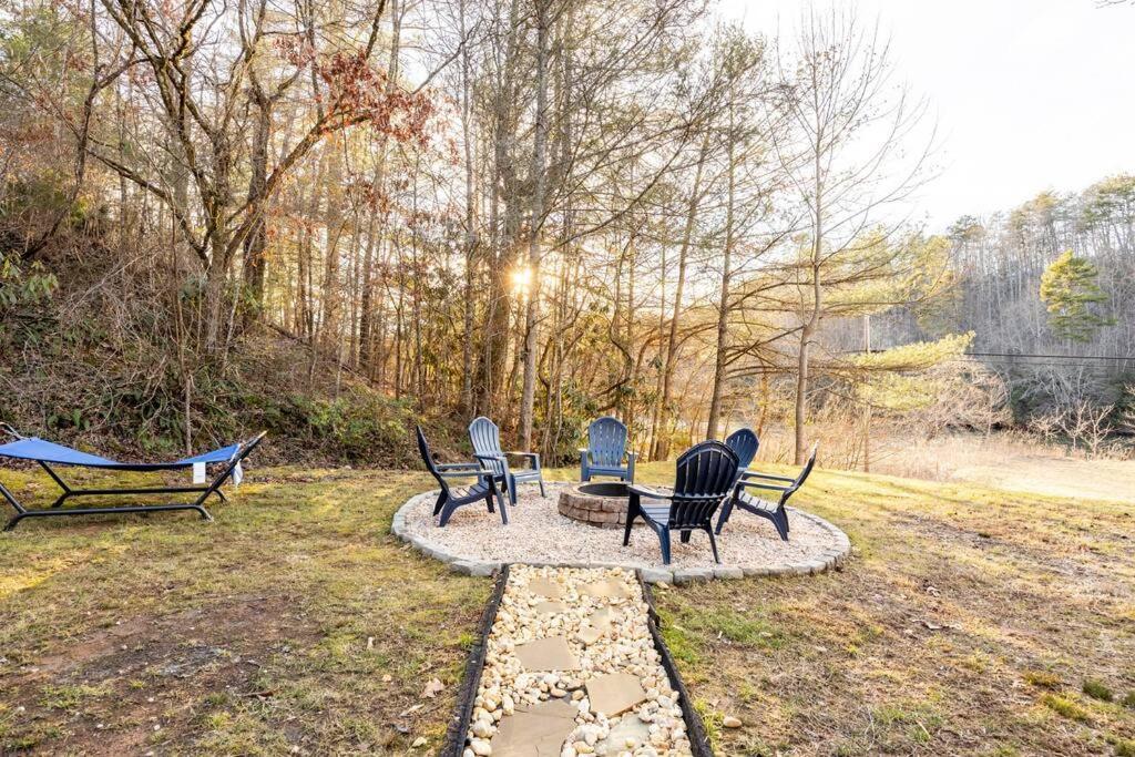 Riverside Relaxer W/Hot Tub+Fire Pit +Wifi & View Franklin Eksteriør bilde